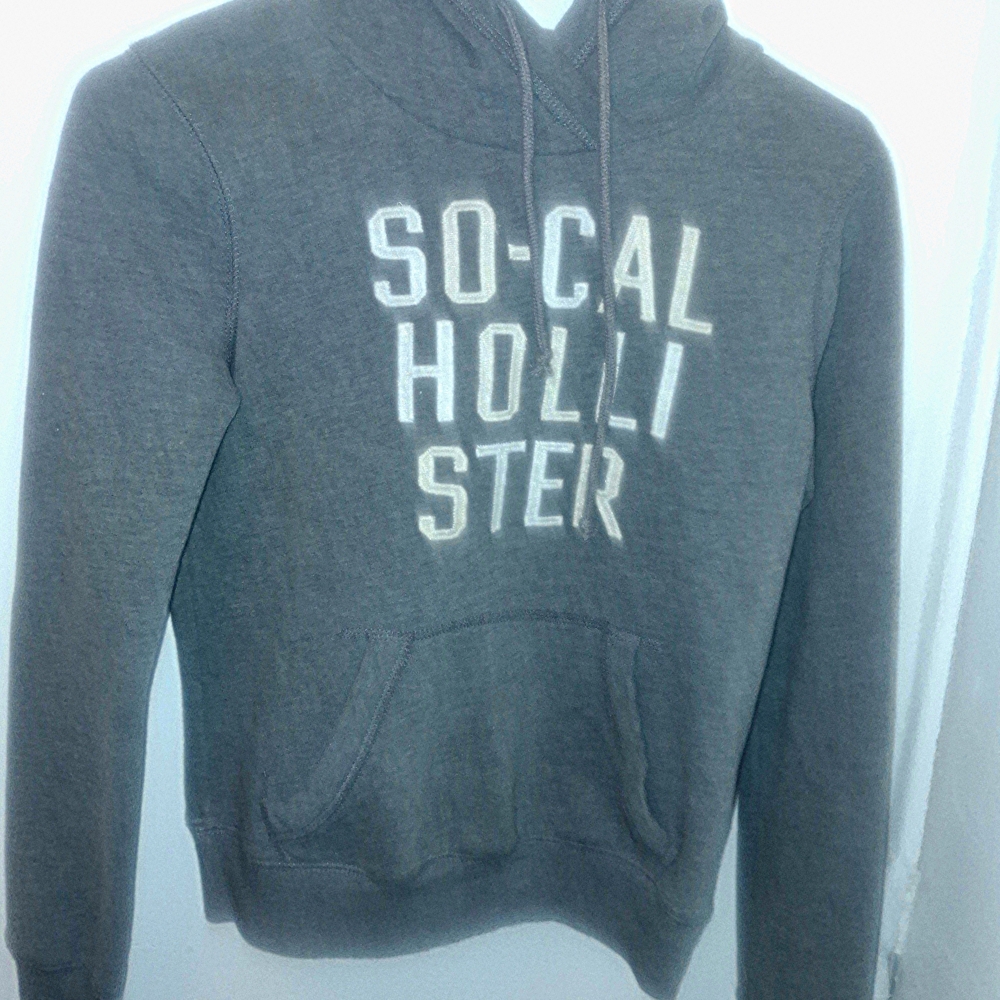 Hollister Men's Gray Hoodie Sweater